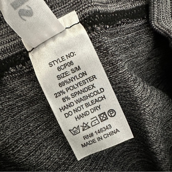 ✂️ SPRING SWEEP SALE Heather Grey Capri Leggings Moisture Wicking Size S/M - Picture 8 of 8